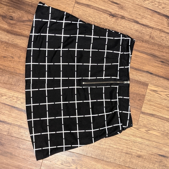 Xhilaration Grid Mini Skirt - Picture 6 of 7
